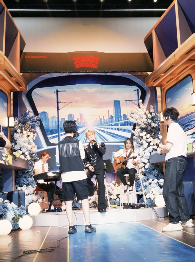 9岁卖花抗癌男孩病危 全网爱心接力圆梦