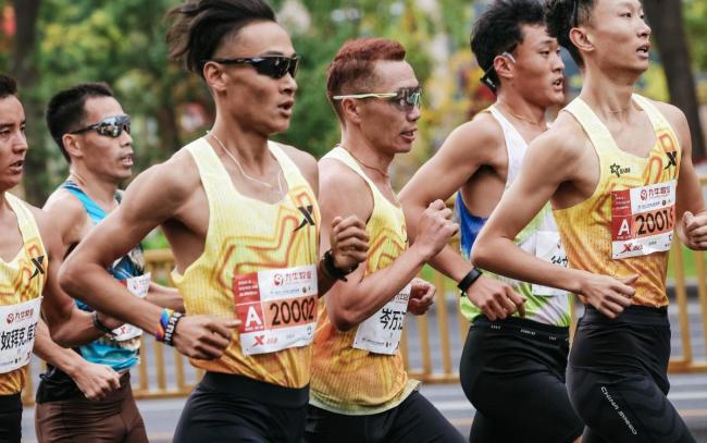 太原马拉松鸣枪开赛 4万名选手参赛 激情奔跑点燃城市