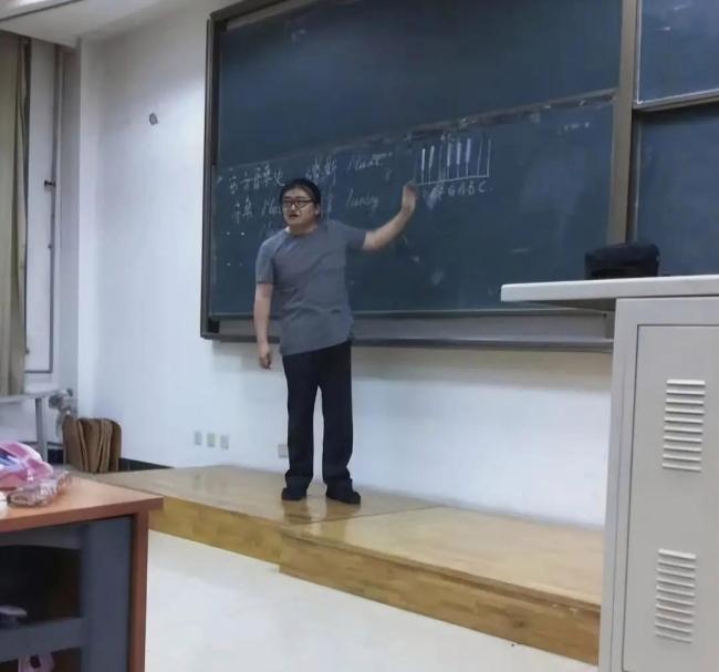 媒体评刘欢去世:他的大爱已播撒世间,音乐与教育之光长存
