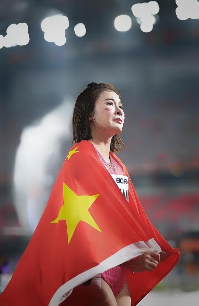 吴艳妮哭了!拿下铜牌弥补三年前的遗憾,哽咽说站上领奖台就够了 战胜阴影再出发