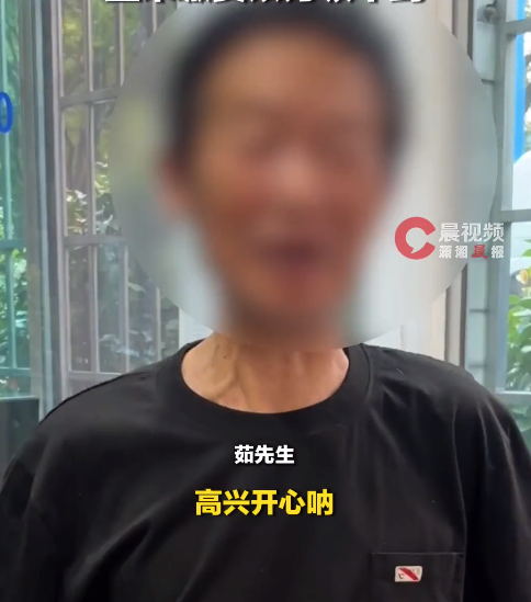 一男子拾荒21年领到42万养老金:当过国企工人,下岗后一直未缴费以为领不到