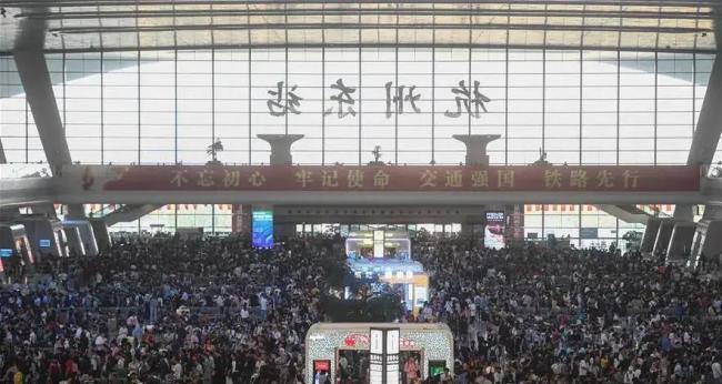 12306回应国庆返程票价1天差近1倍