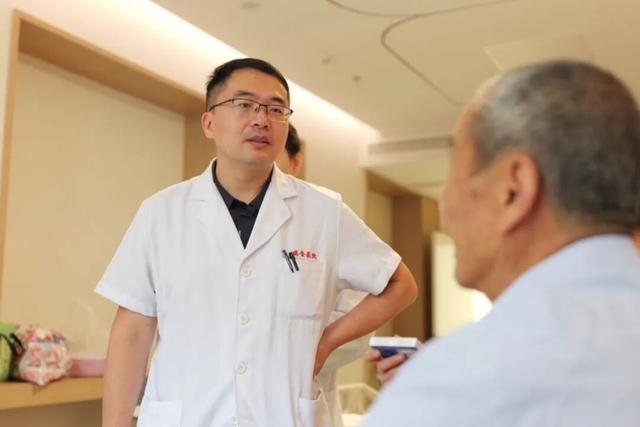 “80后”医学博士为何选择金山 开拓新舞台