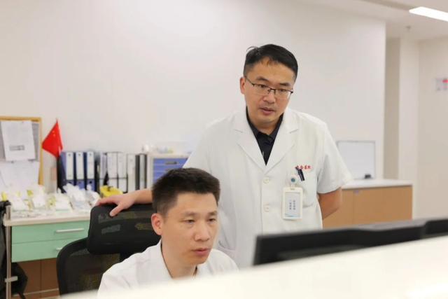 “80后”医学博士为何选择金山 开拓新舞台