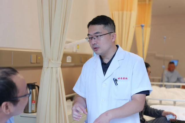 “80后”医学博士为何选择金山 开拓新舞台