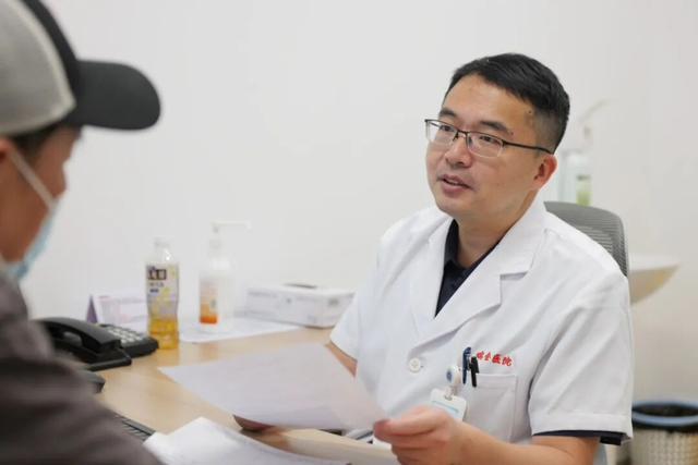 “80后”医学博士为何选择金山 开拓新舞台