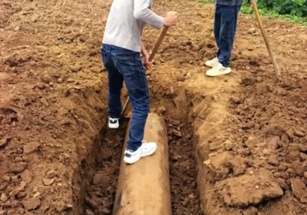 西安一农村菜地挖出古代经幢 文物部门:初步核实为金代物品