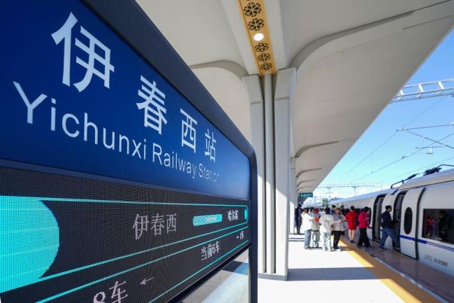 中国最北高铁开通运营 高寒冻土区的交通新纪元