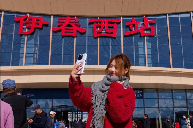 中国最北高铁开通运营 高寒冻土区的交通新纪元