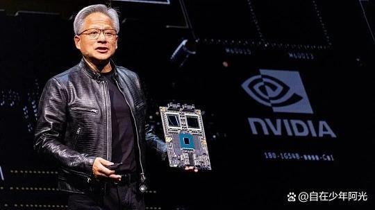 黄仁勋驳斥“AI有10%概率毁灭人类” 风险需具体化为工程问题