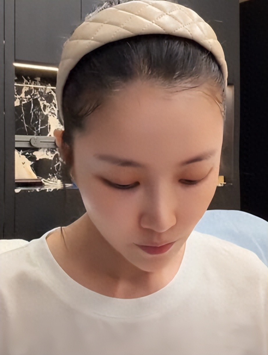 女星王灿被骗灌肠，遭美容院洗脑，还灌错位置，网友：灌哪去了？