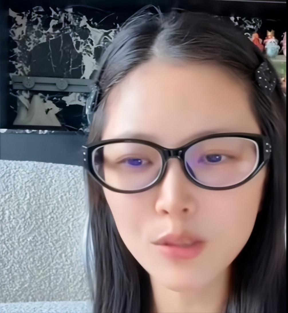 女星王灿被骗灌肠，遭美容院洗脑，还灌错位置，网友：灌哪去了？