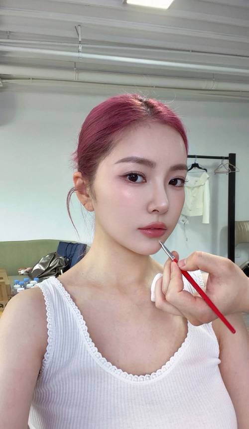 女星王灿被骗灌肠，遭美容院洗脑，还灌错位置，网友：灌哪去了？