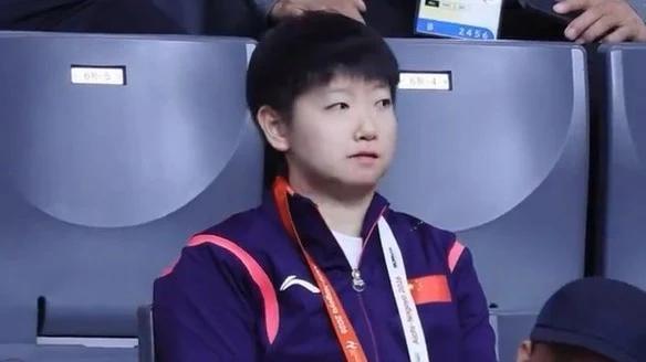 孙颖莎现场观赛女双决战