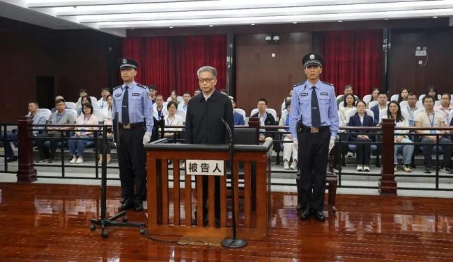 受贿2.63亿余元!彭晓春被判死缓 巨额财产被没收