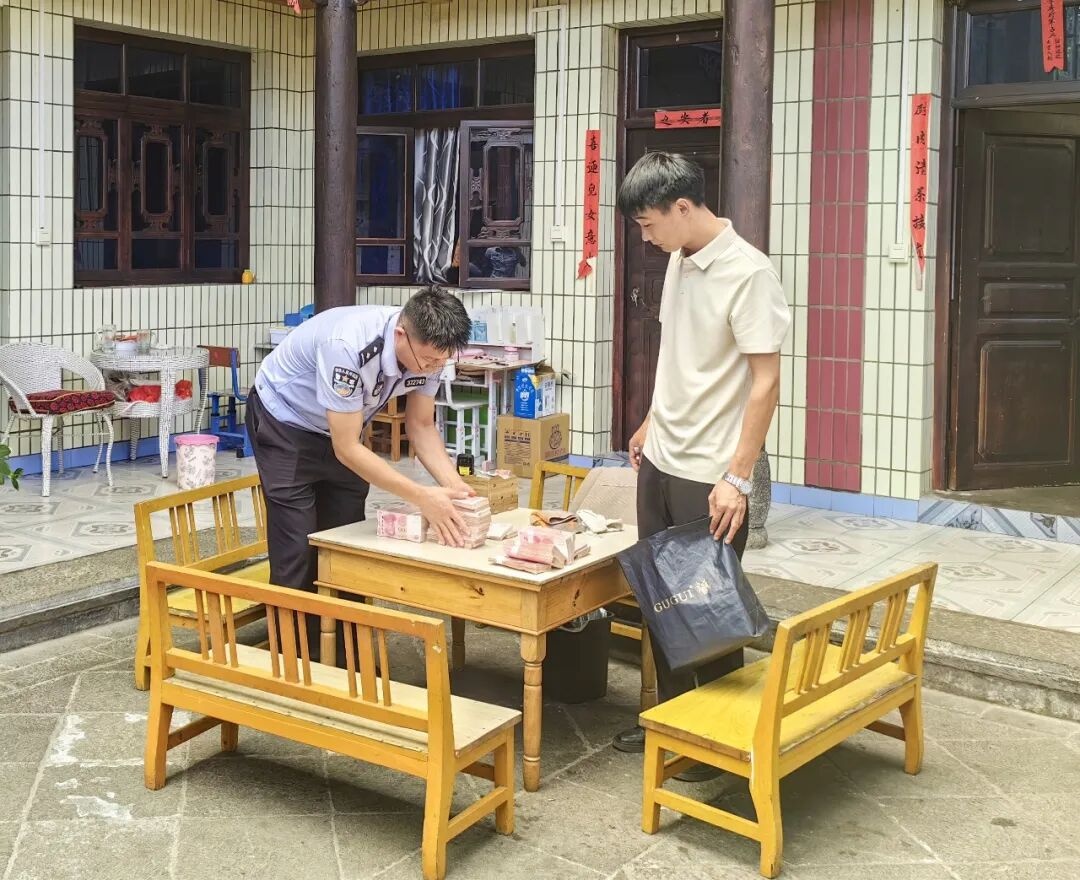 男子酒醒后报警称车内32万现金被盗,结果……