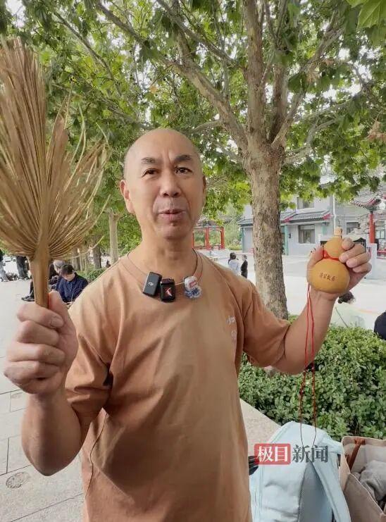 粉丝带蒲扇葫芦送“济公”最后一程