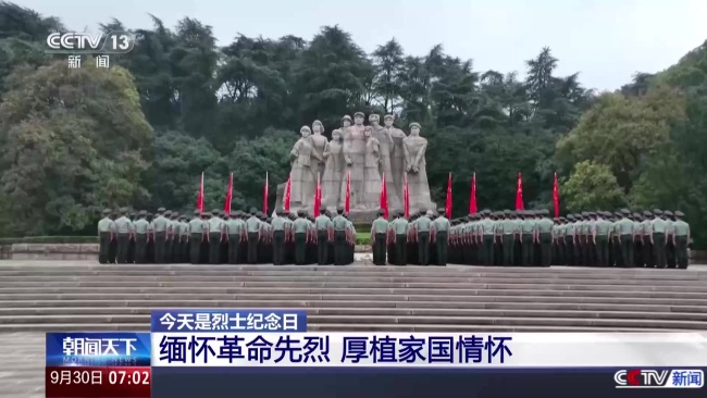 全军官兵开展缅怀活动告慰英烈