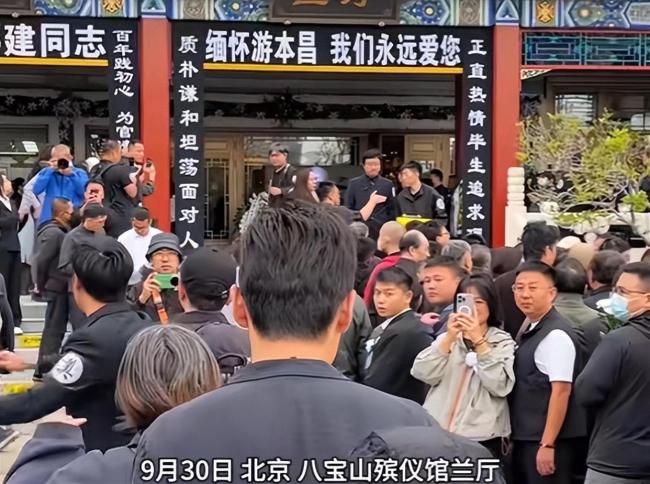 游本昌悼念厅两侧挽联令人动容