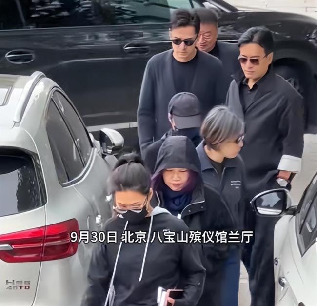 游本昌悼念厅两侧挽联令人动容 各界人士深情送别