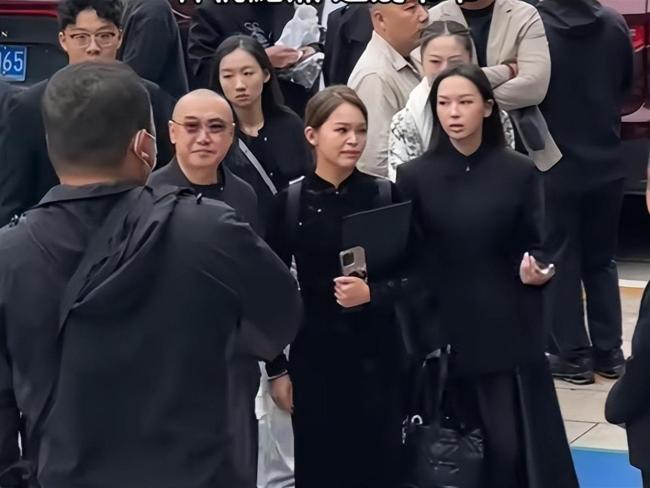 游本昌悼念厅两侧挽联令人动容 各界人士深情送别