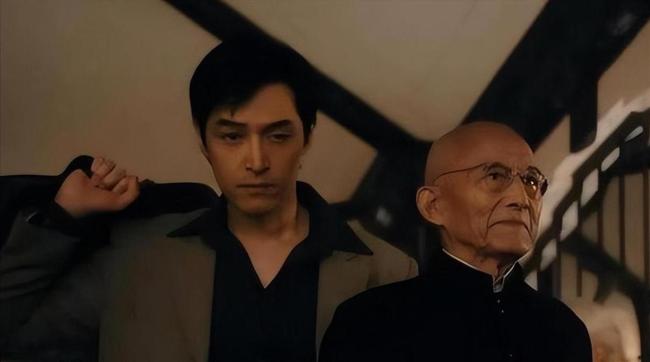 游本昌悼念厅两侧挽联令人动容 各界人士深情送别