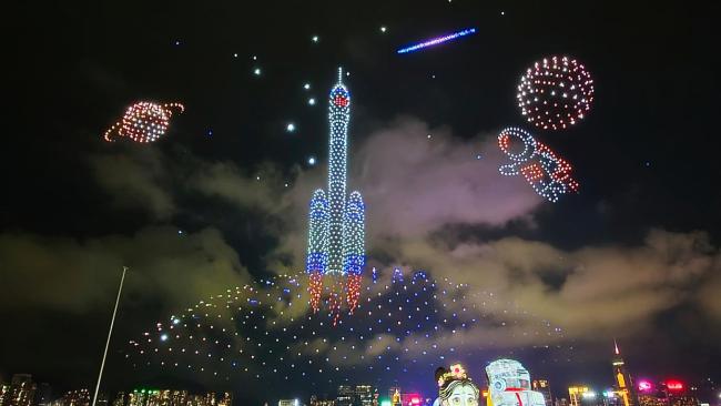 香港大型国庆无人机汇演点亮维港夜空