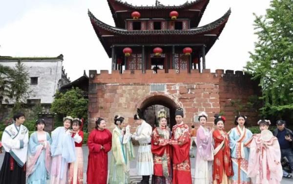中国游客遍布全球释放什么信号 全球旅游业的“中国春运”