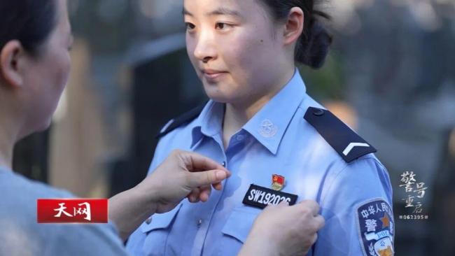 女儿穿上警服重启牺牲父亲警号 赓续忠魂再赴征程