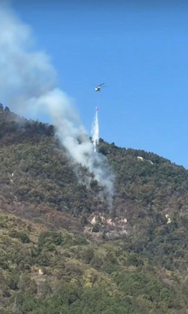 泰山现火情多架直升机参与扑救 火势已基本控制