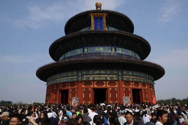 北京热门地标持续火热 国庆游园人气旺
