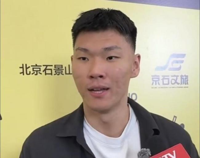 范子铭观赛WTT中国大满贯