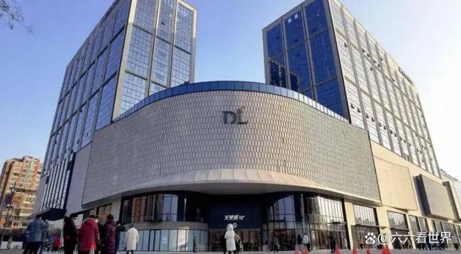 新乡胖东来排队约一公里 顾客凌晨两点到店获免费早餐