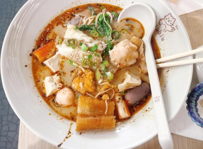 巴黎现麻辣烫店:人均150排队半小时