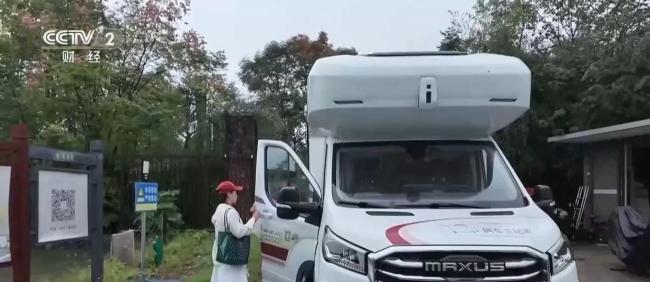 年轻人爱上房车旅行 自驾游成为新宠
