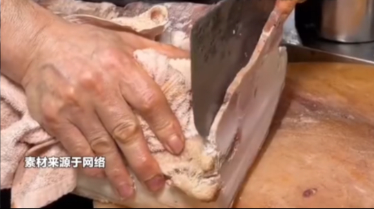中新网评“三片回锅肉105元” 信息透明是关键