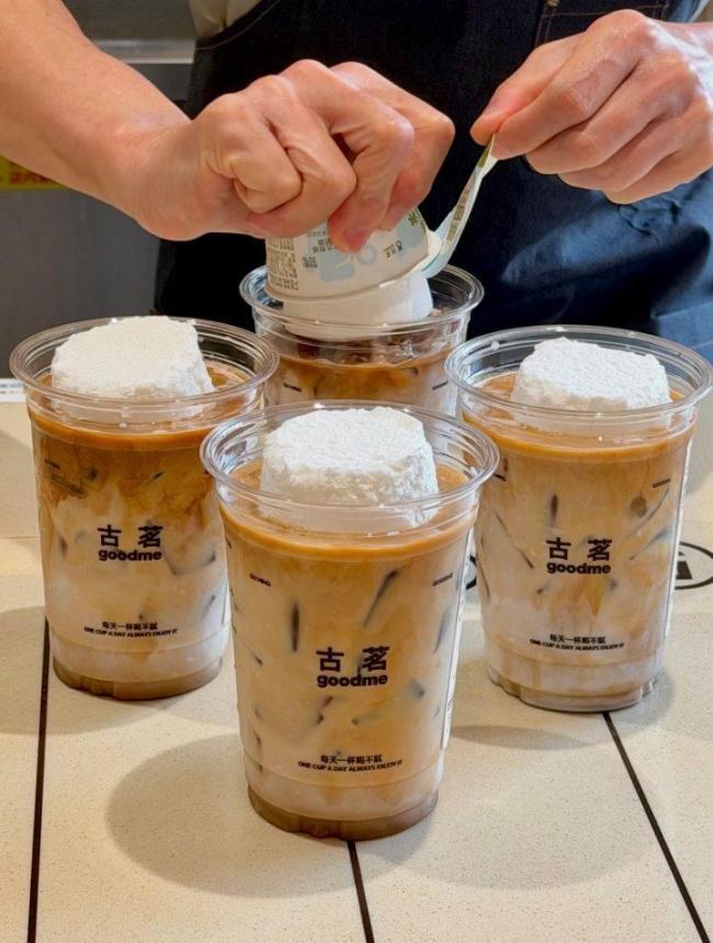 国内乳企纷纷布局“吃奶”赛道