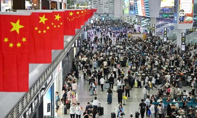 国庆前五天平均每天有3亿人次出行 消费结构悄然换轨