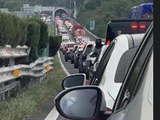 国庆高速充电桩是不是赚疯了