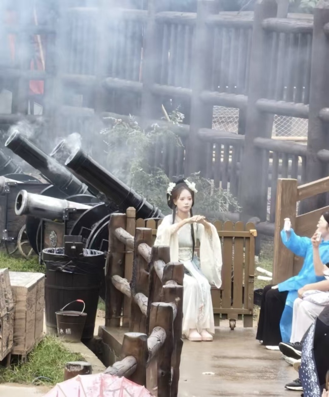 河南万岁山手语翻译被赞“最夯NPC” 暖心服务获网友点赞