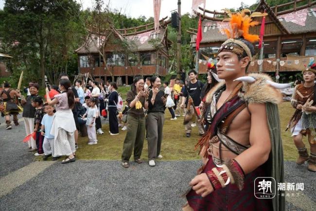58岁主妇假期在景区当兼职NPC 体验快乐更有意义