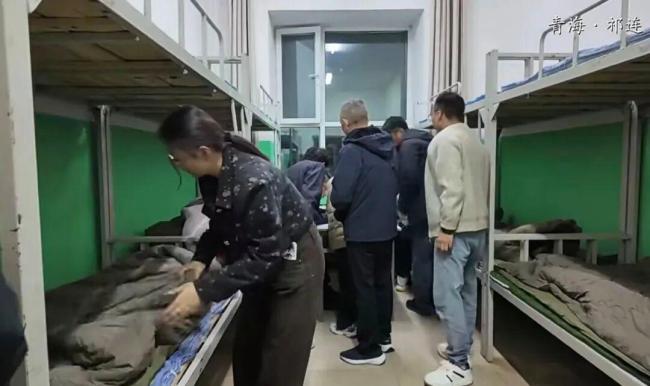 文旅局长铺床后续:县政府写信感谢学生 暖心安置获赞