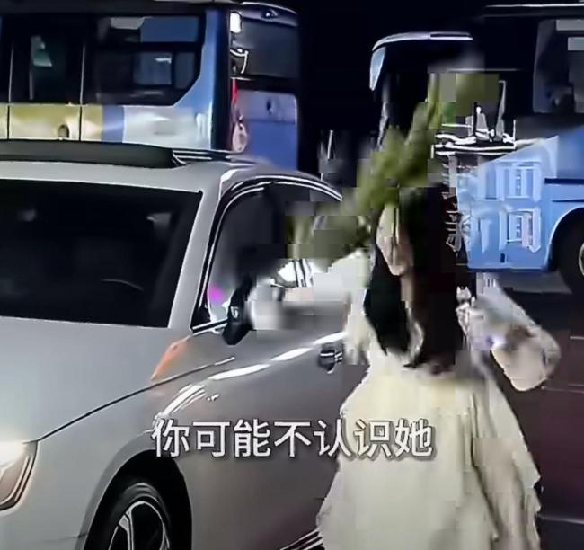 粤J2888T车主在车身贴宝贝回家 公益贴纸引关注