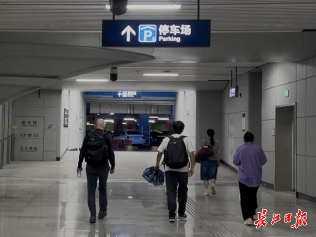 武汉站P3地下停车场直达地铁5号线 旅客出行更便捷