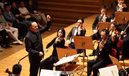 90岁指挥家迪图瓦不准备退休 音乐无休止符