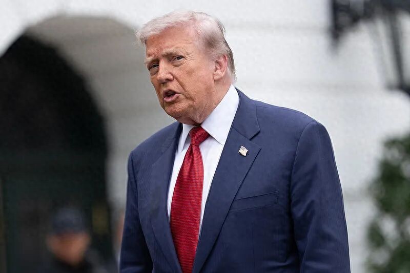 特朗普称应该把AI改叫“超级智能” ,不改口的都是敌人;扎克伯格、黄仁勋秒跟,马斯克要给自己的AI业务改名为SpaceXSI