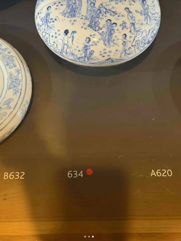大英博物馆中国文物摔碎留学生发声 珍贵瓷器受损引发热议
