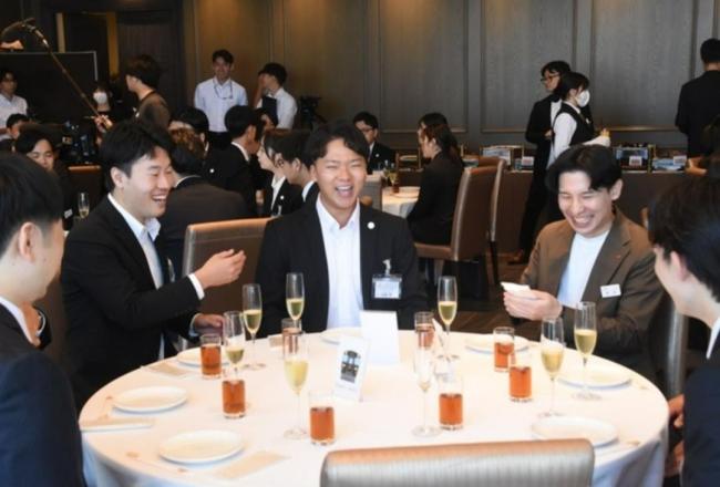 日本企业抢人应届生月薪暴涨 薪资竞赛白热化
