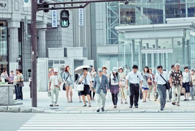 日本企业抢人应届生月薪暴涨 薪资竞赛白热化