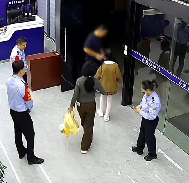 16岁女孩独自乘高铁见网友被拦 警方及时介入避免风险